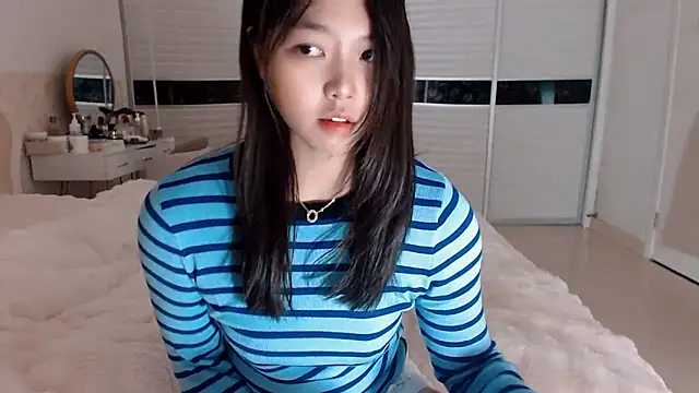 Snapshot of -Lucky_Girl chatting on 03-12-25, 11:43 -Lucky Girl online show from 03-12-25, 11:43