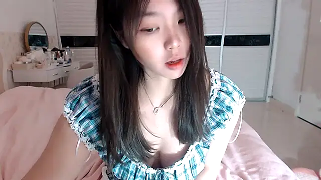 Snapshot of -Lucky_Girl chatting on 03-19-25, 12:59 -Lucky Girl online show from 03-19-25, 12:59