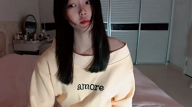 Snapshot of -Lucky_Girl chatting on 02-26-25, 01:46 -Lucky Girl online show from 02-26-25, 01:46