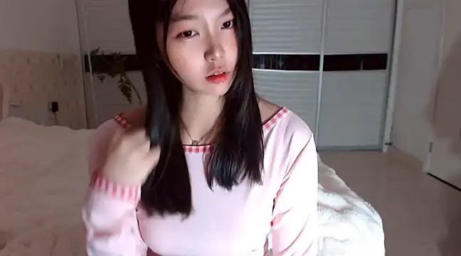 Snapshot of -Lucky_Girl chatting on 03-03-25, 02:00 -Lucky Girl online show from 03-03-25, 02:00