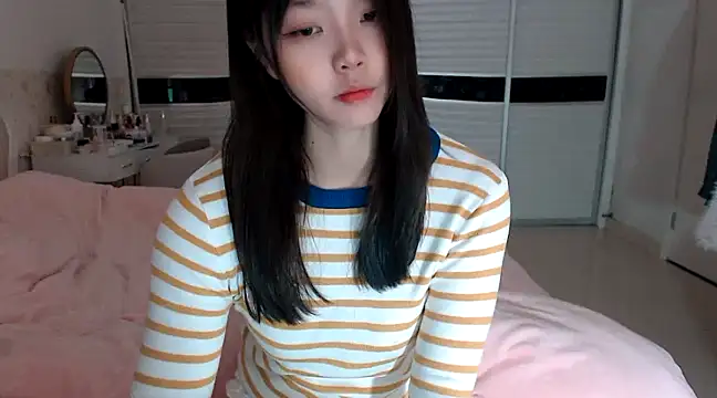Snapshot of -Lucky_Girl chatting on 03-20-25, 01:13 -Lucky Girl online show from 03-20-25, 01:13