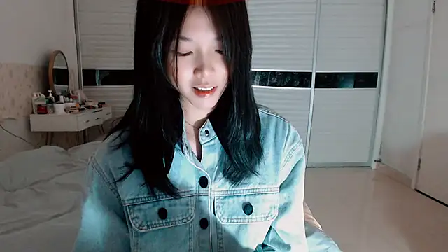 Snapshot of -Lucky_Girl chatting on 09-29-25, 12:11 -Lucky Girl online show from 09-29-25, 12:11
