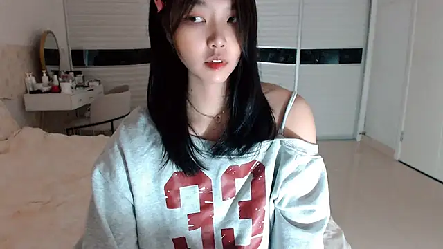 Snapshot of -Lucky_Girl chatting on 09-18-25, 01:52 -Lucky Girl online show from 09-18-25, 01:52