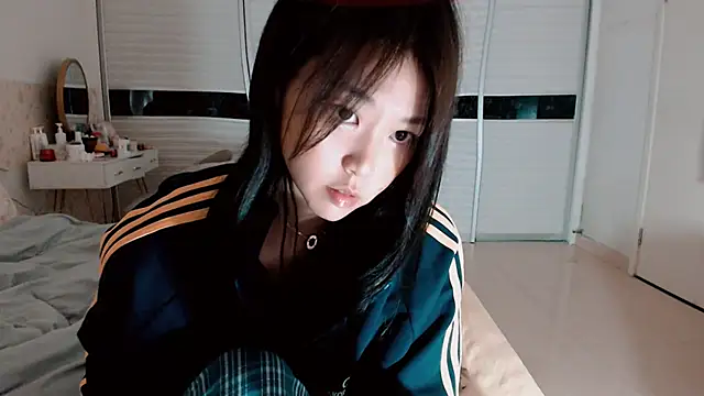 Snapshot of -Lucky_Girl chatting on 09-30-25, 01:17 -Lucky Girl online show from 09-30-25, 01:17