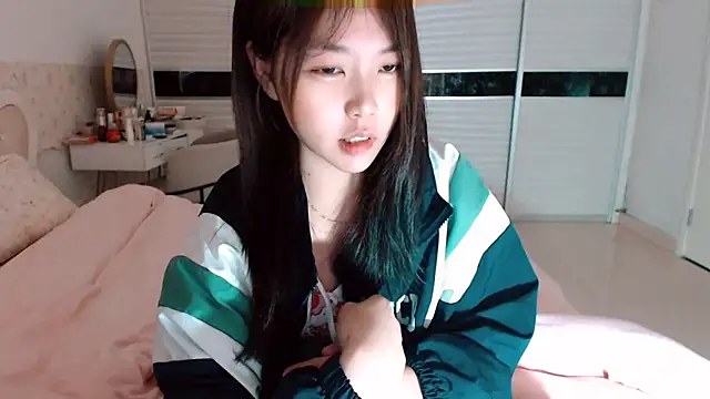 -Lucky Girl online show from 04-12-26, 01:31