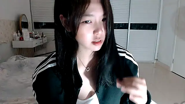 Snapshot of -Lucky_Girl chatting on 10-09-25, 01:33 -Lucky Girl online show from 10-09-25, 01:33