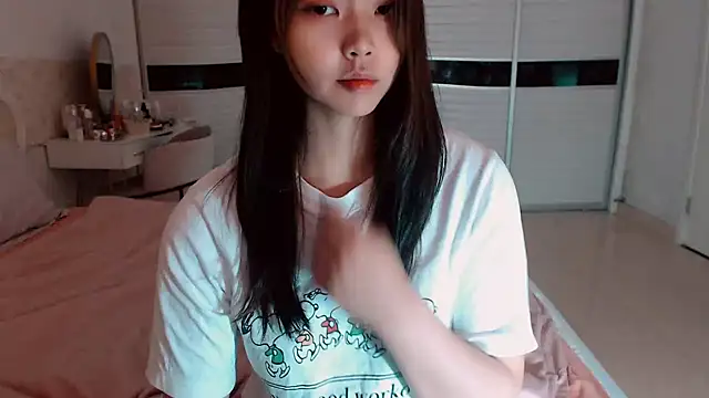 Snapshot of -Lucky_Girl chatting on 06-10-26, 02:02 -Lucky Girl online show from 06-10-26, 02:02