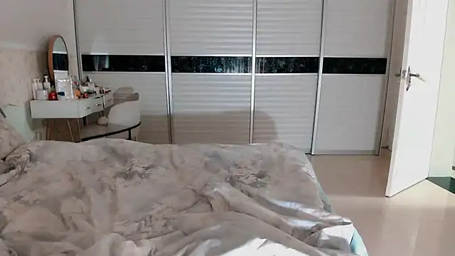 Snapshot of -Lucky_Girl chatting on 10-10-25, 01:34 -Lucky Girl online show from 10-10-25, 01:34