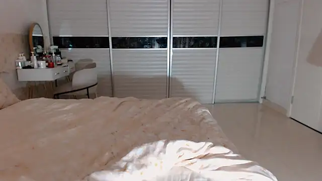 Snapshot of -Lucky_Girl chatting on 09-14-25, 02:45 -Lucky Girl online show from 09-14-25, 02:45
