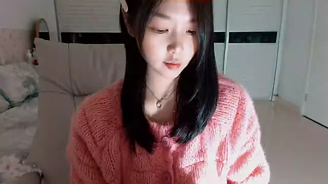 Snapshot of -Lucky_Girl chatting on 10-13-25, 02:18 -Lucky Girl online show from 10-13-25, 02:18