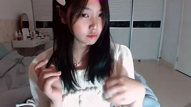 Snapshot of -Lucky_Girl chatting on 10-14-25, 02:23 -Lucky Girl online show from 10-14-25, 02:23