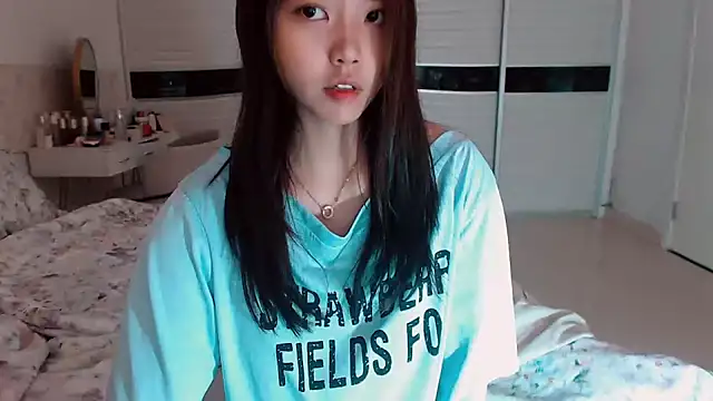 Snapshot of -Lucky_Girl chatting on 07-01-26, 02:12 -Lucky Girl online show from 07-01-26, 02:12