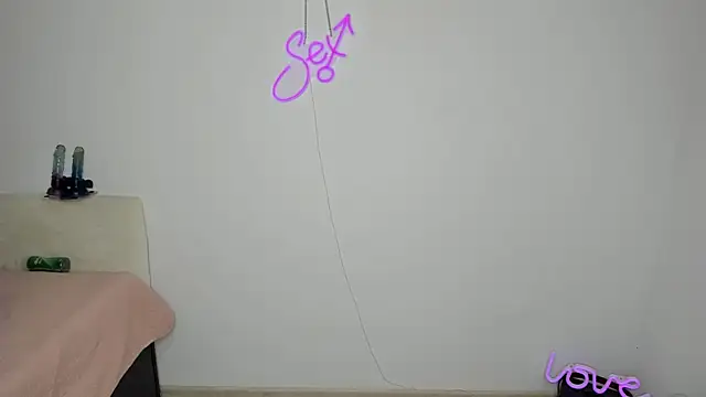 Snapshot of Bitch_Coin chatting on 11-23-25, 04:06 Bitch Coin online show from 11-23-25, 04:06