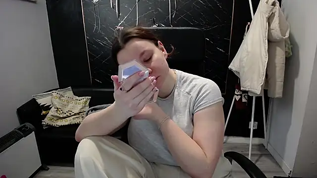 littleviki7 online show from 02-02-26, 07:18