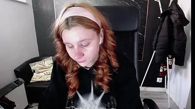 littleviki7 online show from 03-18-25, 06:06