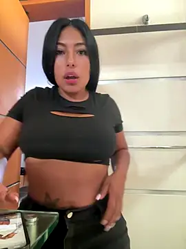 emmyjhonson07 online show from 11-08-25, 03:48