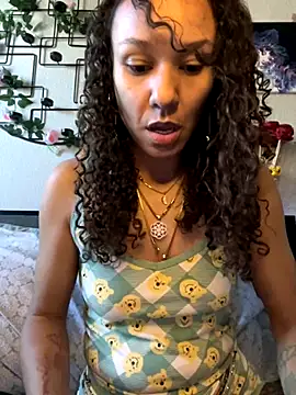 Snapshot of _Neeka_ chatting on 09-27-25, 02:45 Neeka online show from 09-27-25, 02:45