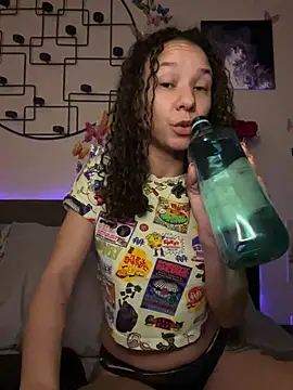 Snapshot of _Neeka_ chatting on 01-02-25, 11:31 Neeka online show from 01-02-25, 11:31