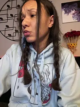 Snapshot of _Neeka_ chatting on 12-04-24, 04:04 Neeka online show from 12-04-24, 04:04