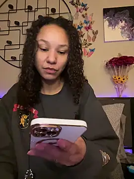 Snapshot of _Neeka_ chatting on 01-04-25, 11:33 Neeka online show from 01-04-25, 11:33