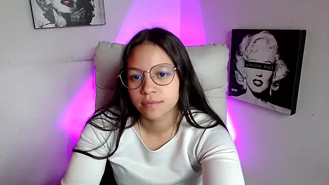 Snapshot of SamanthaRoldaan chatting on 03-17-25, 05:27 SamanthaRoldaan online show from 03-17-25, 05:27