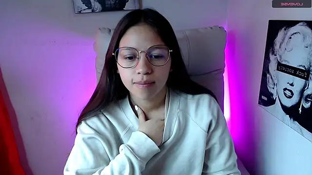 Snapshot of SamanthaRoldaan chatting on 03-02-25, 01:42 SamanthaRoldaan online show from 03-02-25, 01:42