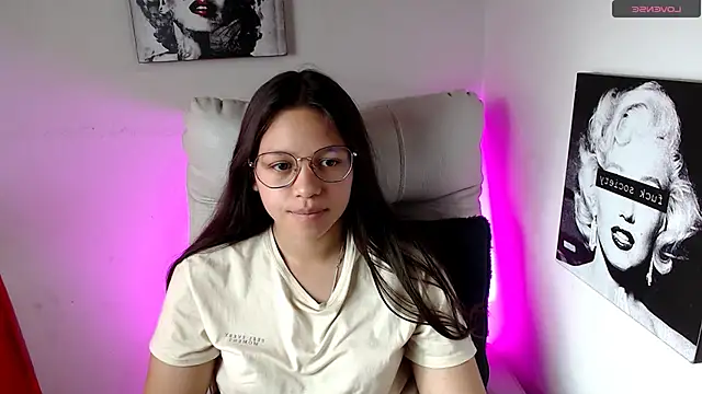 Snapshot of SamanthaRoldaan chatting on 03-02-25, 04:47 SamanthaRoldaan online show from 03-02-25, 04:47