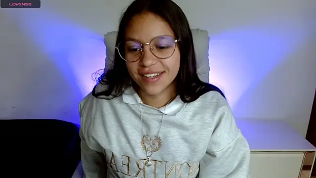 Snapshot of SamanthaRoldaan chatting on 03-18-25, 07:44 SamanthaRoldaan online show from 03-18-25, 07:44