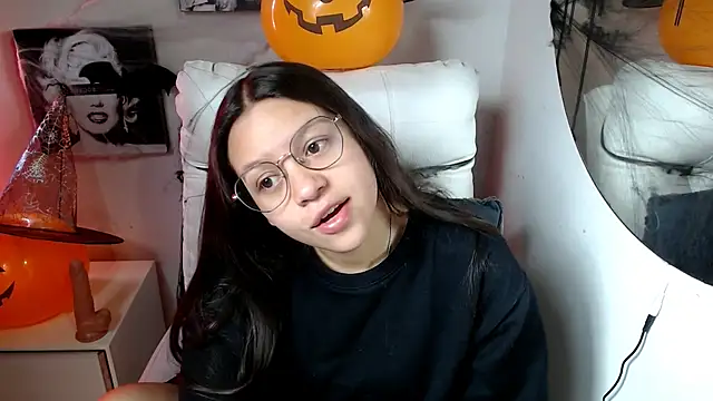 Snapshot of SamanthaRoldaan chatting on 10-15-25, 03:20 SamanthaRoldaan online show from 10-15-25, 03:20