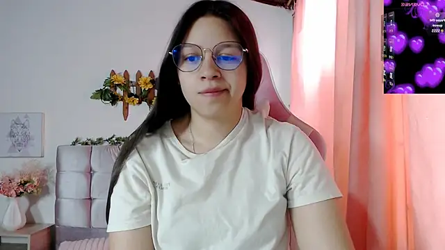 Snapshot of SamanthaRoldaan chatting on 10-04-25, 02:18 SamanthaRoldaan online show from 10-04-25, 02:18