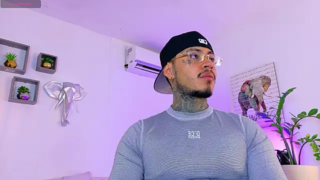JordanSmiith  online show from 05-06-26, 08:57