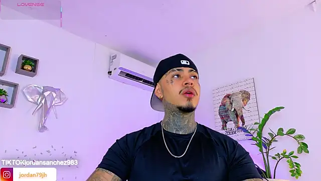 JordanSmiith  online show from 05-11-26, 08:50