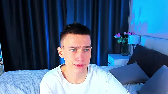 Snapshot of Kevin_Kesi chatting on 02-04-25, 03:36 Kevin Kesi online show from 02-04-25, 03:36