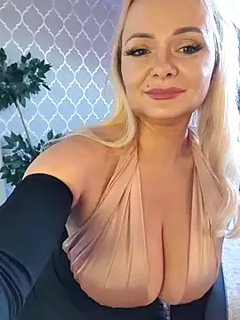 Snapshot of GjuliaX chatting on 03-20-25, 05:57 GjuliaX online show from 03-20-25, 05:57