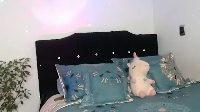 Snapshot of Diluka_alisson7 chatting on 11-28-25, 04:12 Diluka alisson7 online show from 11-28-25, 04:12