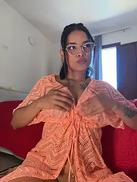 Snapshot of maykka chatting on 05-11-26, 01:12 maykka online show from 05-11-26, 01:12