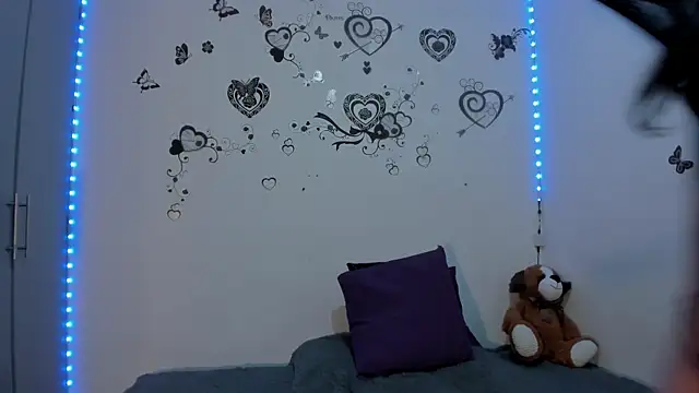 Linisprincehot69 online show from 03-19-26, 04:29