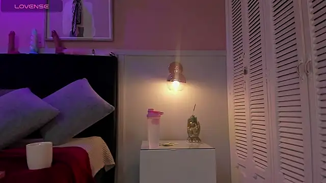 chloe watson  online show from 10-04-25, 07:37