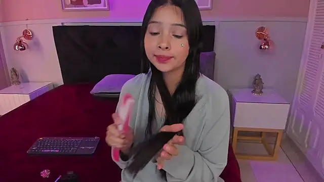 chloe watson  online show from 11-08-25, 08:23