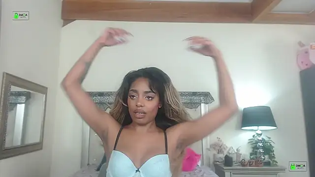 Snapshot of RobynKnight chatting on 10-14-25, 07:31 RobynKnight online show from 10-14-25, 07:31