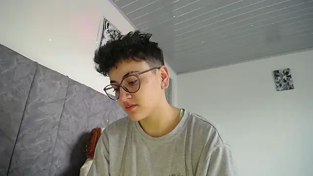 linda 33 online show from 03-26-26, 04:38