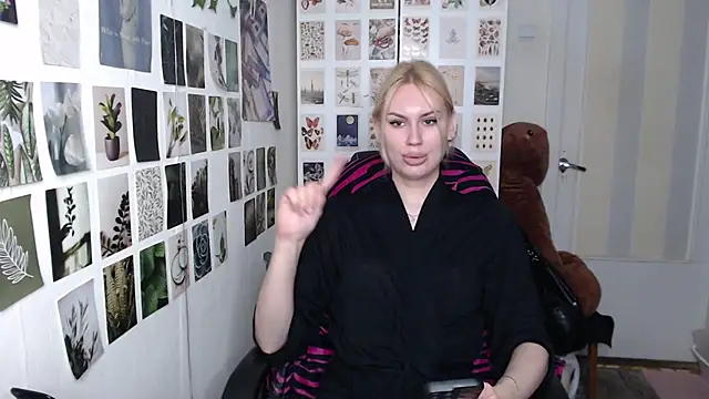 Snapshot of CapriScorpion chatting on 07-05-26, 01:07 CapriScorpion online show from 07-05-26, 01:07