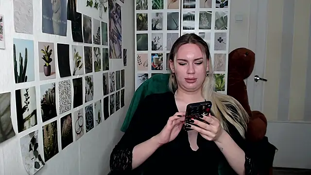 CapriScorpion online show from 09-23-25, 12:12