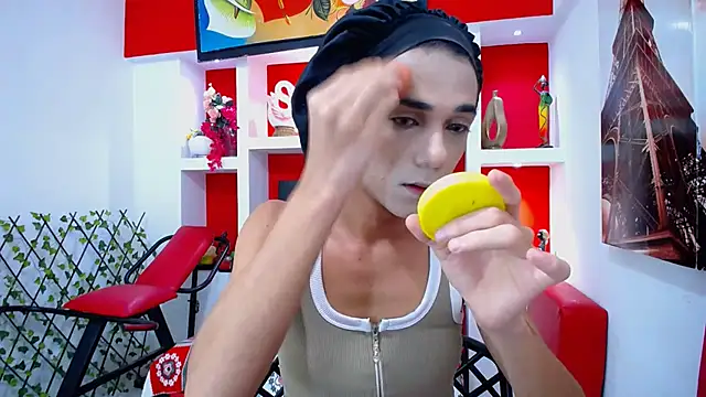 Snapshot of KatrinaQueen1 chatting on 11-29-25, 06:19 KatrinaQueen1 online show from 11-29-25, 06:19