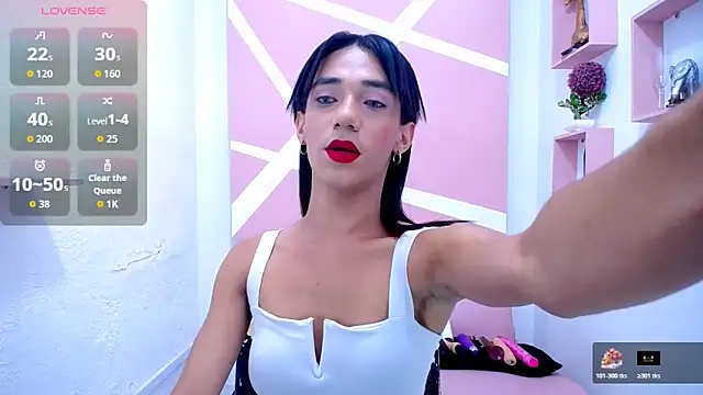 Snapshot of KatrinaQueen1 chatting on 12-17-25, 09:42 KatrinaQueen1 online show from 12-17-25, 09:42