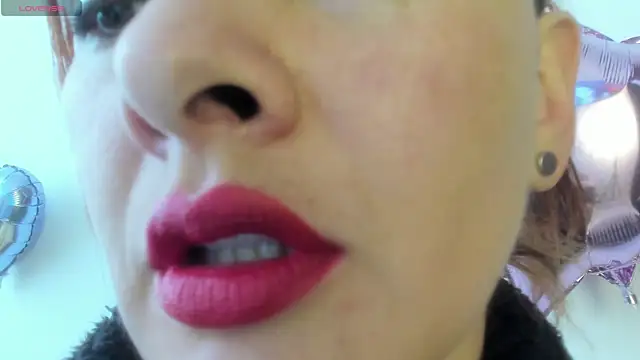 Snapshot of queen_fetish chatting on 05-21-26, 01:19 queen fetish online show from 05-21-26, 01:19