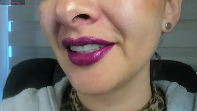 queen fetish online show from 04-10-26, 06:48