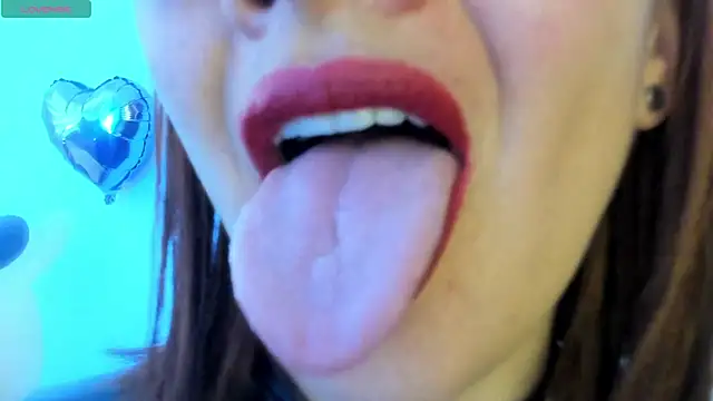 Snapshot of queen_fetish chatting on 05-18-26, 07:29 queen fetish online show from 05-18-26, 07:29