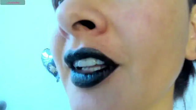 Snapshot of queen_fetish chatting on 05-27-26, 06:48 queen fetish online show from 05-27-26, 06:48