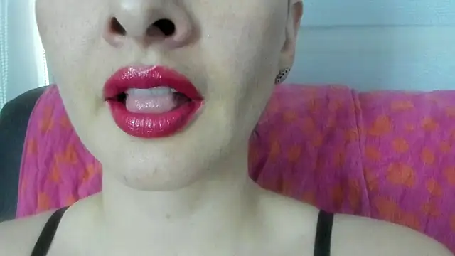 Snapshot of queen_fetish chatting on 06-25-26, 04:01 queen fetish online show from 06-25-26, 04:01